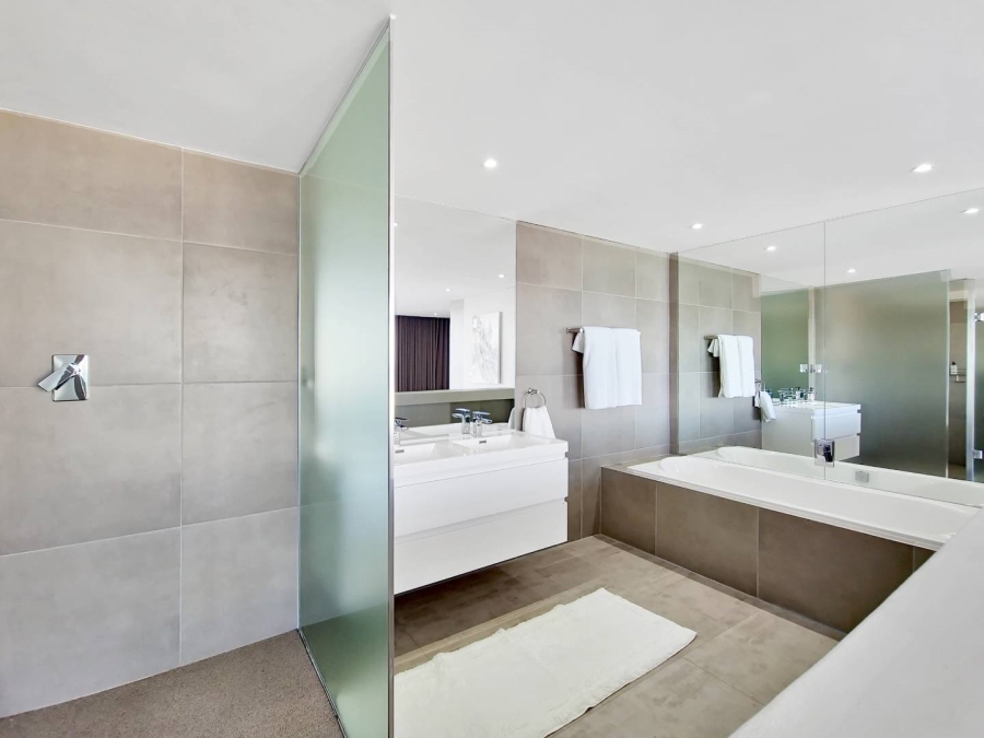 4 Bedroom Property for Sale in Bloubergrant Western Cape